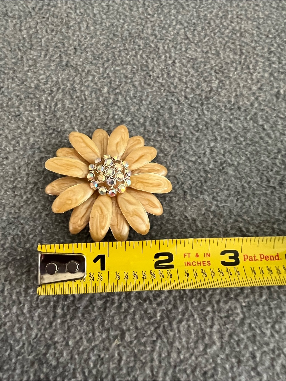 Vintage TC Enamel Daisy Brooch Aurora Borealis Rhinestone Flower Pin - Picture 3 of 3